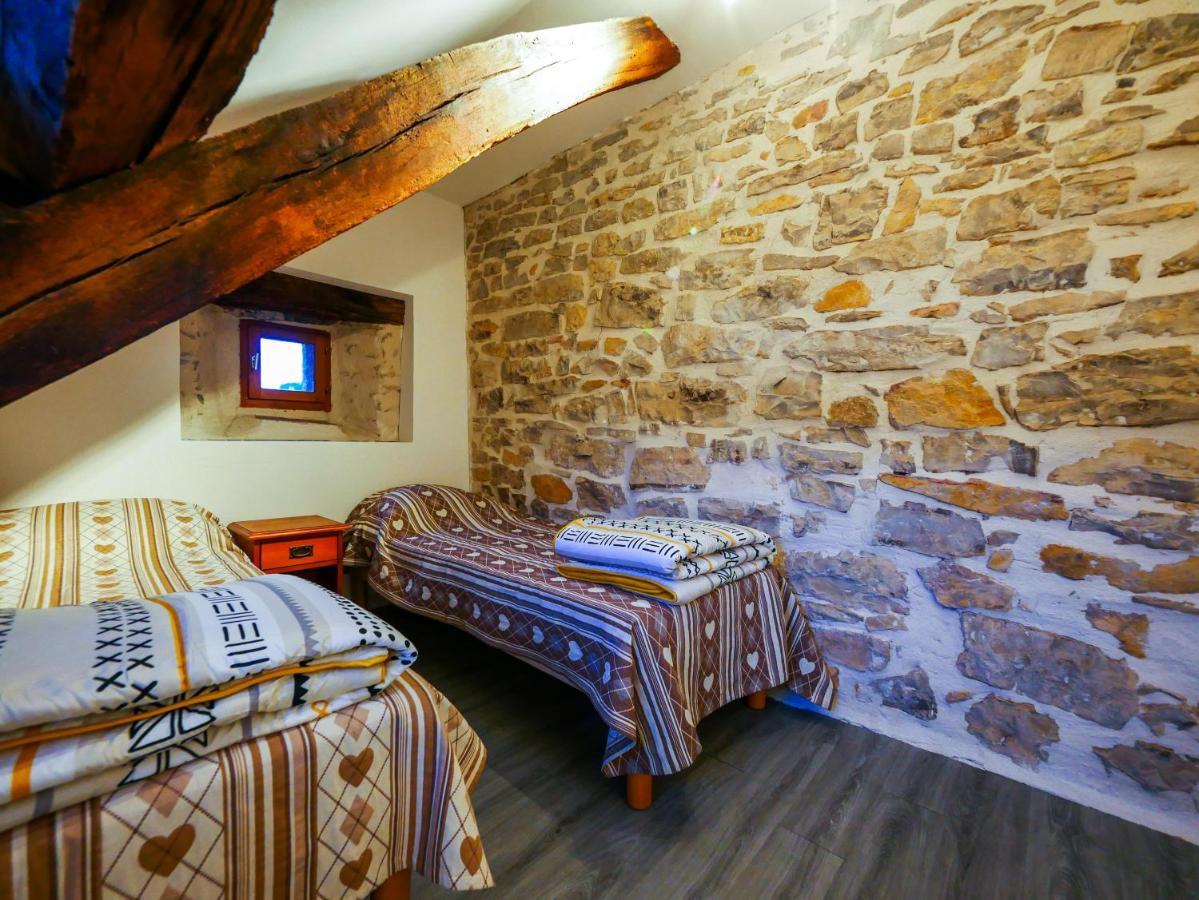Gite Des Halles - Gitesdesbalcons-Com Cremieu Экстерьер фото
